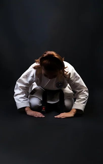 Grappling de jiu-jitsu, nouage d'une ceinture jaune, pratique d'une projection.